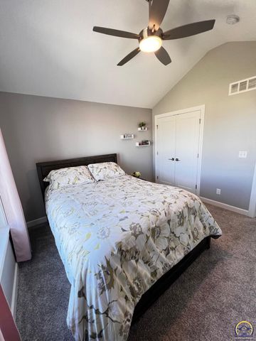 2615 Twin Lakes Dr, Emporia, KS 66801