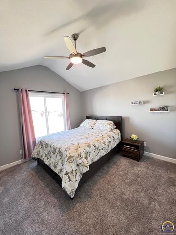 2615 Twin Lakes Dr, Emporia, KS 66801