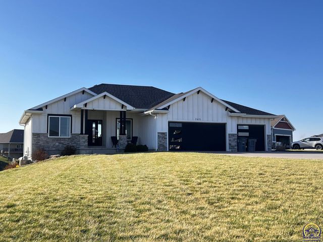 2615 Twin Lakes Dr, Emporia, KS 66801