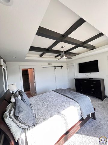 2615 Twin Lakes Dr, Emporia, KS 66801