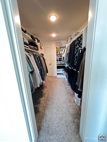 2615 Twin Lakes Dr, Emporia, KS 66801