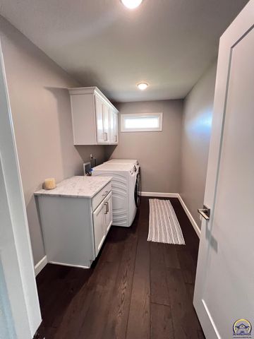 2615 Twin Lakes Dr, Emporia, KS 66801