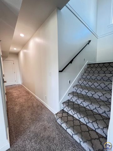 2615 Twin Lakes Dr, Emporia, KS 66801