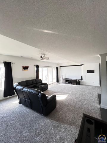 2615 Twin Lakes Dr, Emporia, KS 66801