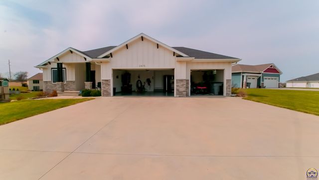 2615 Twin Lakes Dr, Emporia, KS 66801