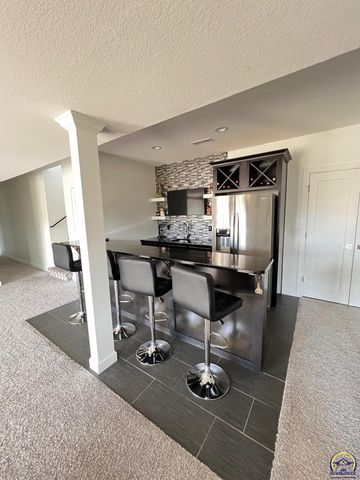 2615 Twin Lakes Dr, Emporia, KS 66801