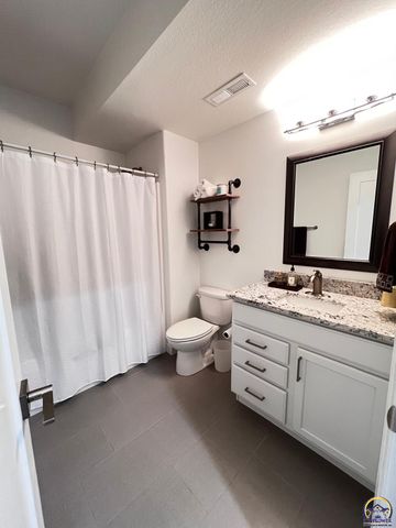 2615 Twin Lakes Dr, Emporia, KS 66801