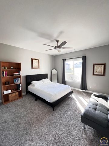 2615 Twin Lakes Dr, Emporia, KS 66801