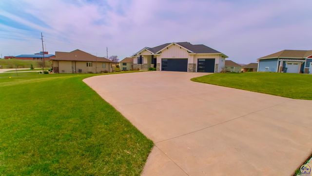 2615 Twin Lakes Dr, Emporia, KS 66801