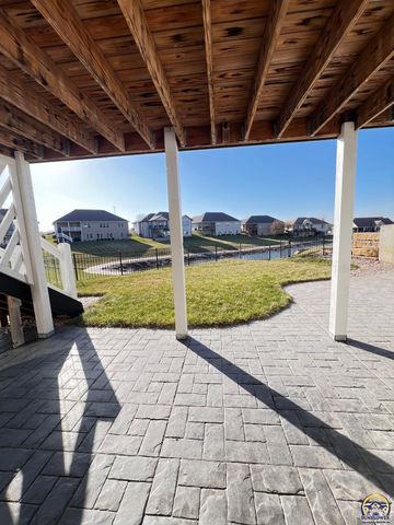 2615 Twin Lakes Dr, Emporia, KS 66801
