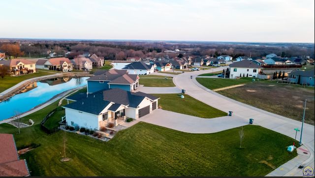 2615 Twin Lakes Dr, Emporia, KS 66801