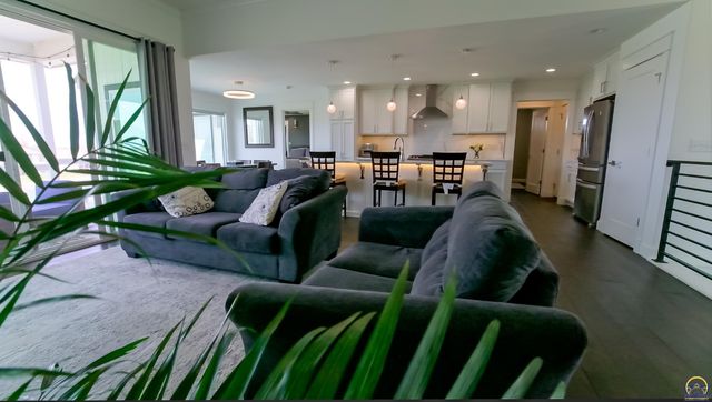 2615 Twin Lakes Dr, Emporia, KS 66801