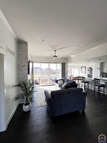 2615 Twin Lakes Dr, Emporia, KS 66801