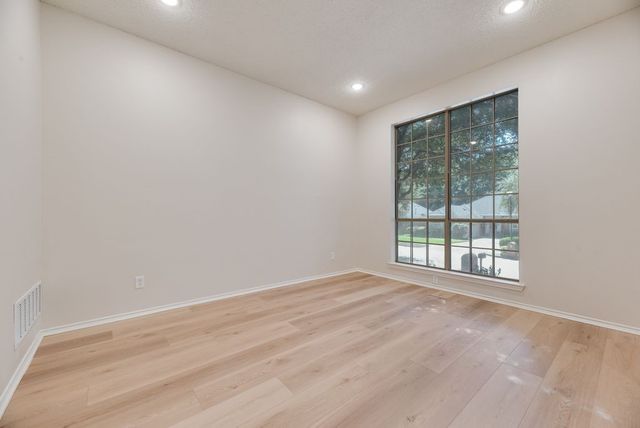 9021 Lakepointe Avenue, Rowlett, TX 75088