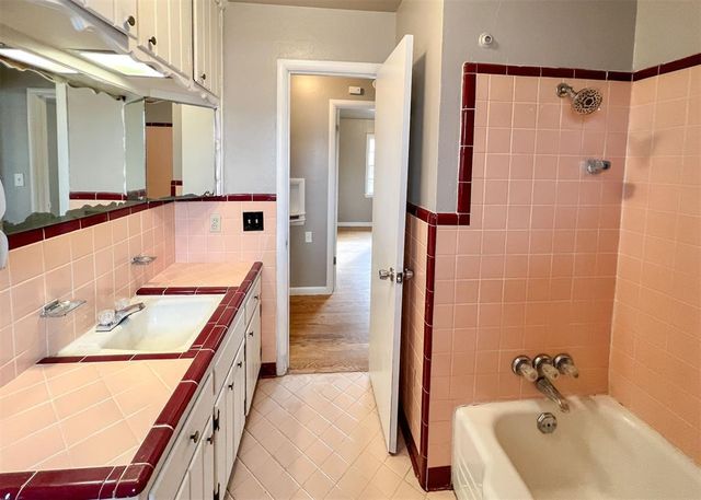 208 E 14th Street, Edmond, OK 73034