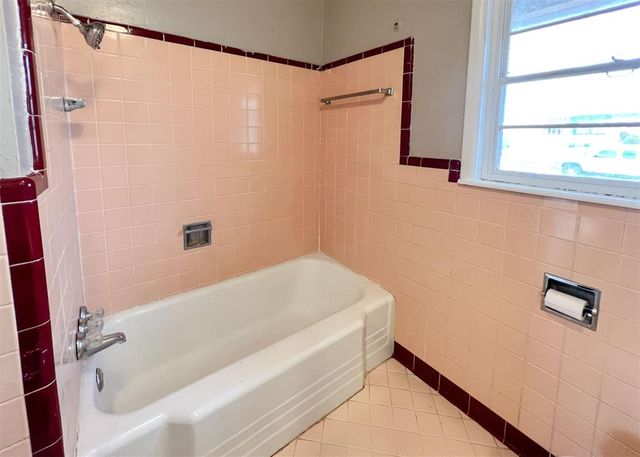 208 E 14th Street, Edmond, OK 73034