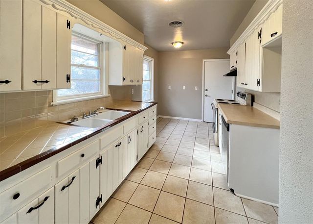 208 E 14th Street, Edmond, OK 73034