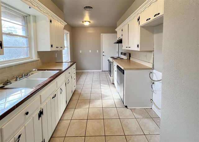 208 E 14th Street, Edmond, OK 73034