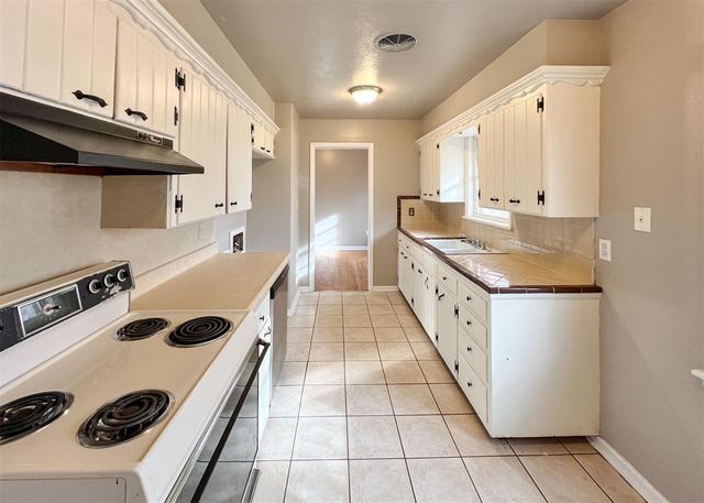 208 E 14th Street, Edmond, OK 73034