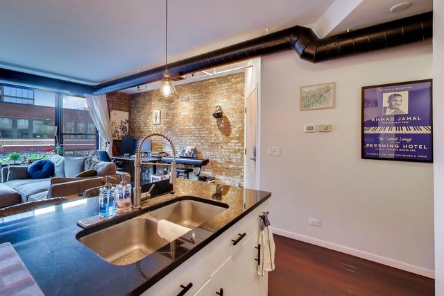 1118 W Fulton Street 201, Chicago, IL 60607