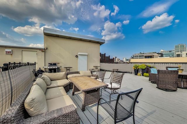 1118 W Fulton Street 201, Chicago, IL 60607