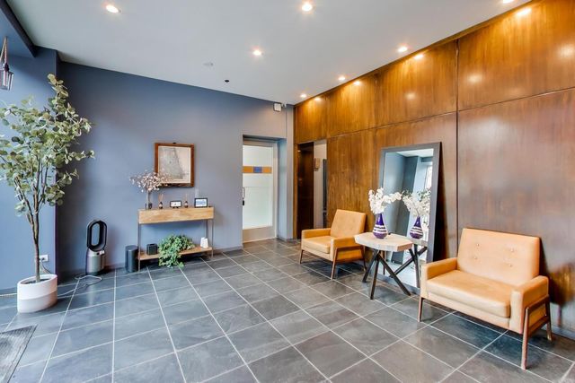 1118 W Fulton Street 201, Chicago, IL 60607