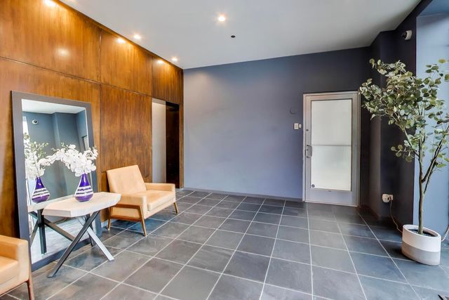 1118 W Fulton Street 201, Chicago, IL 60607