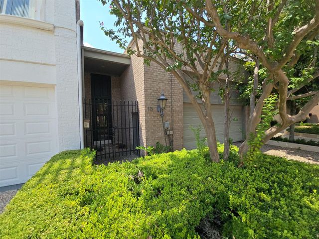10 S Briar Hollow Lane 15, Houston, TX 77027