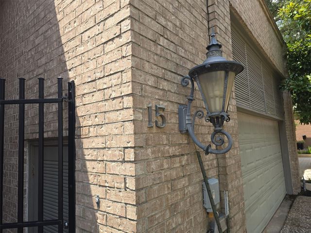 10 S Briar Hollow Lane 15, Houston, TX 77027