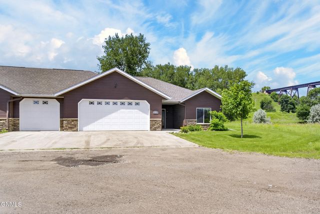 523 Legacy Lane NE, Valley City, ND 58072 property photo