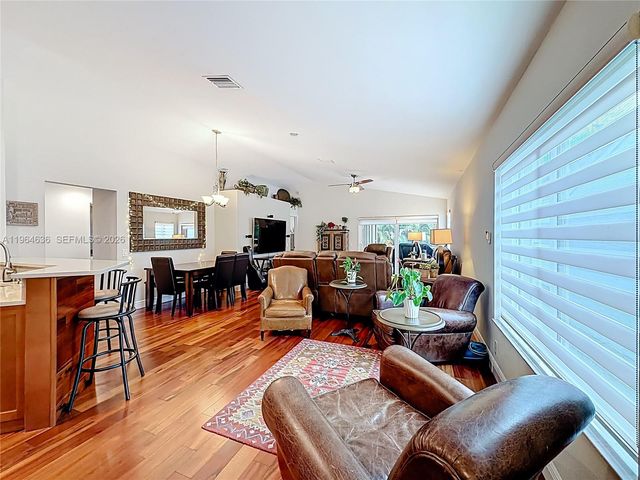 1536 Presidio Dr, Weston, FL 33327