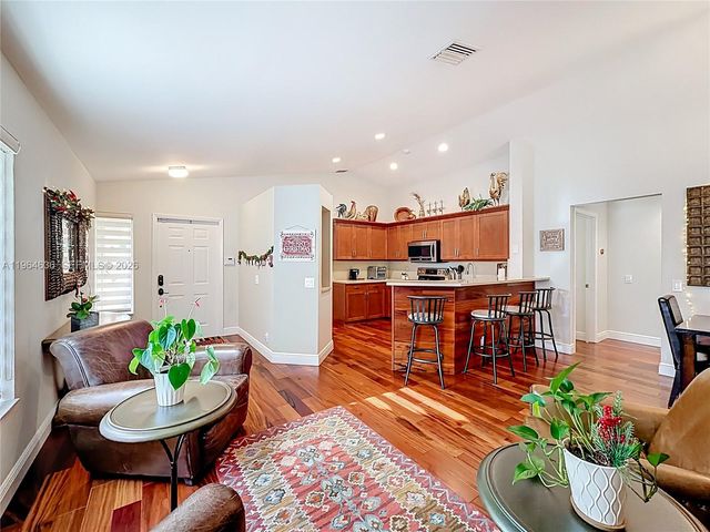 1536 Presidio Dr, Weston, FL 33327