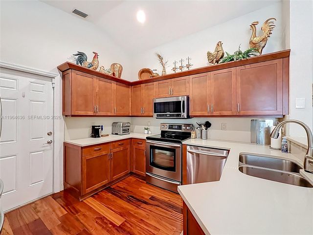 1536 Presidio Dr, Weston, FL 33327