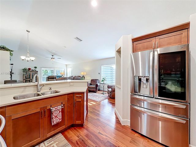 1536 Presidio Dr, Weston, FL 33327