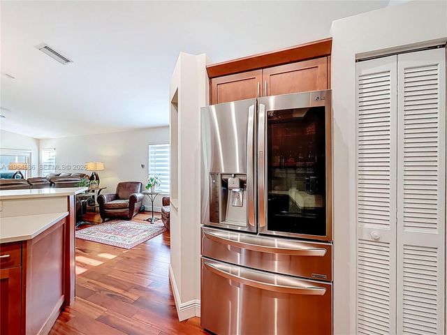 1536 Presidio Dr, Weston, FL 33327