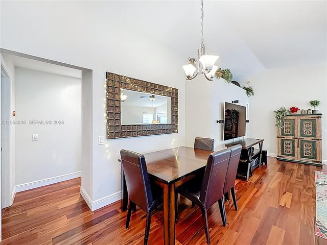 1536 Presidio Dr, Weston, FL 33327