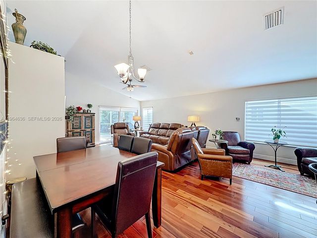 1536 Presidio Dr, Weston, FL 33327