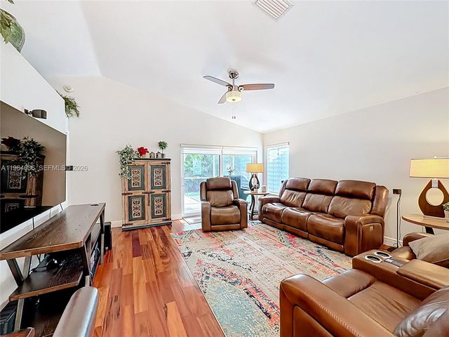 1536 Presidio Dr, Weston, FL 33327