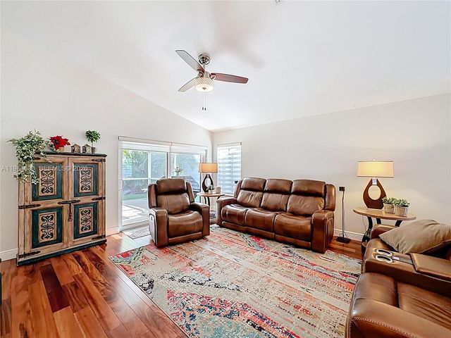 1536 Presidio Dr, Weston, FL 33327