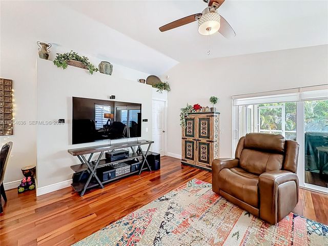 1536 Presidio Dr, Weston, FL 33327