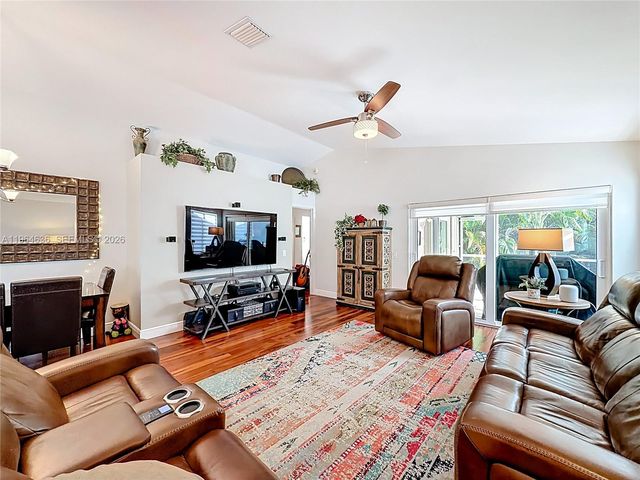 1536 Presidio Dr, Weston, FL 33327