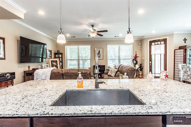 403 Marina View Drive, Webster, TX 77598