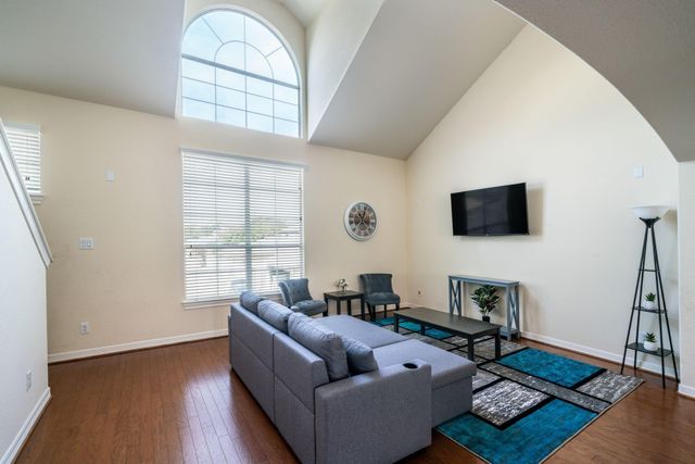 3210 Clearview Circle, Houston, TX 77025