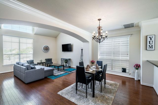 3210 Clearview Circle, Houston, TX 77025