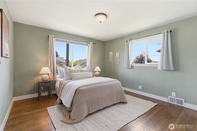 6825 Linden Avenue N, Seattle, WA 98103