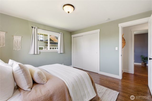 6825 Linden Avenue N, Seattle, WA 98103