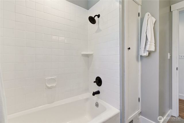 6825 Linden Avenue N, Seattle, WA 98103