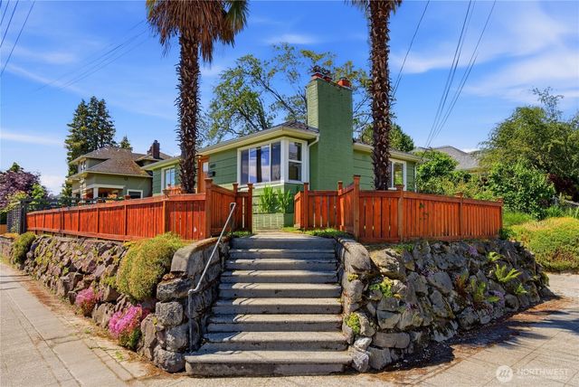 6825 Linden Avenue N, Seattle, WA 98103