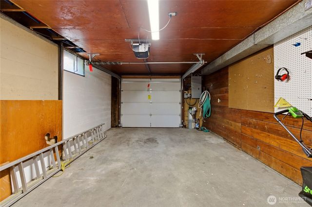 6825 Linden Avenue N, Seattle, WA 98103