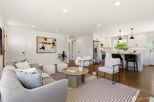 6825 Linden Avenue N, Seattle, WA 98103